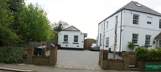 17 London Road, Bushey WD23 2LA 17 London Road, Bushey WD23 2LA